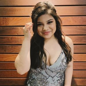 Hey everyone I’m Katia! 💛